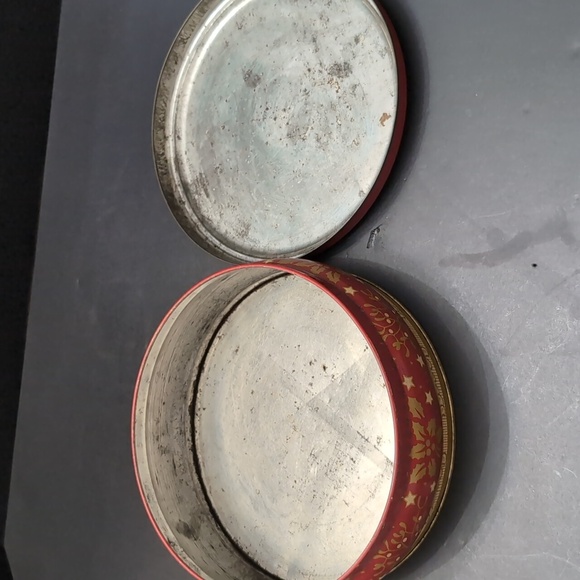 Vintage Peak Frean ,Red and Gold Decorative Tin With Boy And Rabbit . - Picture 7 of 9